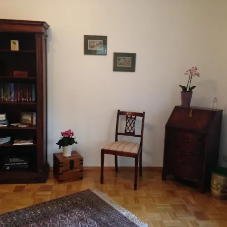 Fusslaeufig Zum Domplatz Wohnen In Der Hortensia エアフルト